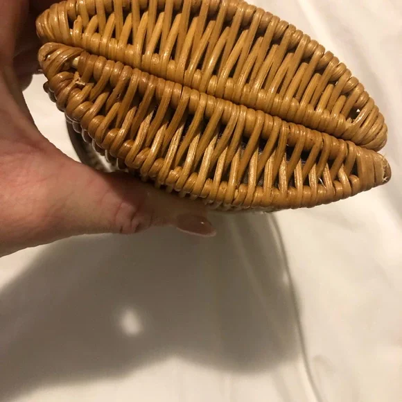 Kate spade wicker clutch EUC - Picture 4 of 14